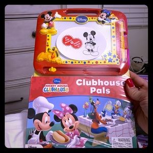 NWT Mickey  n Minnie book n magnetic drawing pad